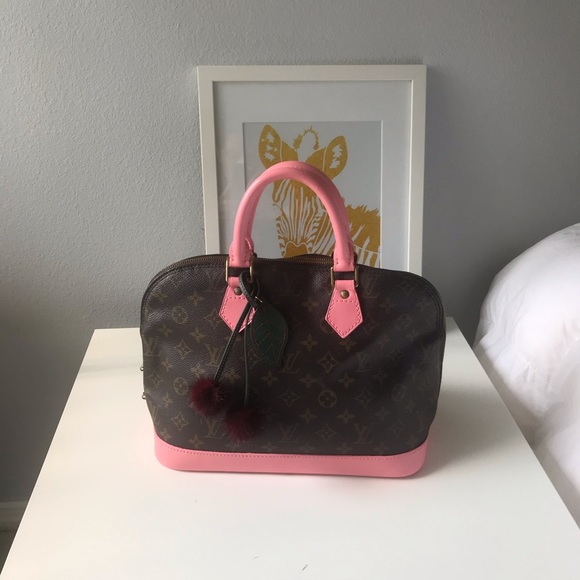 ‼️SOLD ‼️‼️🌹🌷Authentic Louis Vuitton Alma🌷🌹 - Picture 3 of 16